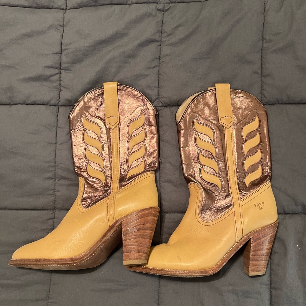 ✨Vintage Frye Western Heeled Boots✨